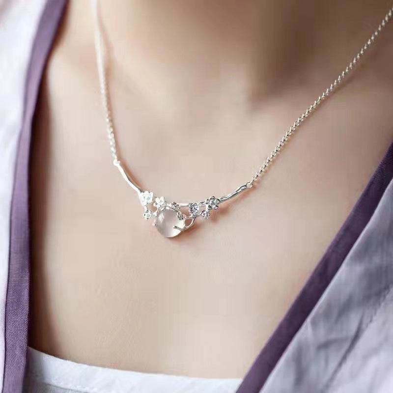 Plated 925 Inlaid Moonlight White Chalcedony Moon Shadow Cold Plum Necklace
