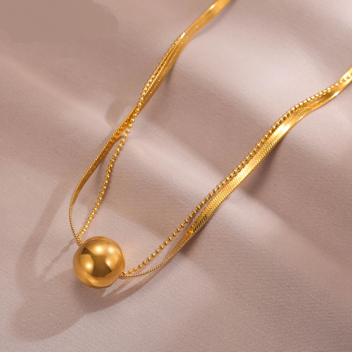 Golden Temperament And High-end Clavicle Chain