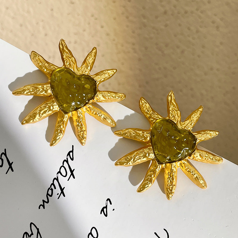 French Retro Green Heart-shaped Sun Mid-ancient Earrings