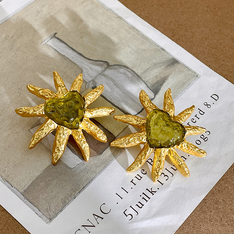 French Retro Green Heart-shaped Sun Mid-ancient Earrings