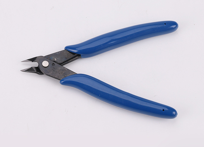 Oblique mouth water pliers