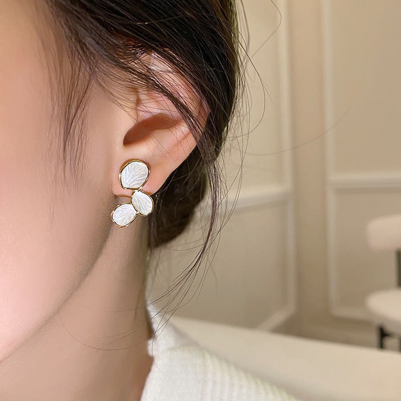 Niche Design Premium Temperament Entry Lux Asymmetric Flower Earrings