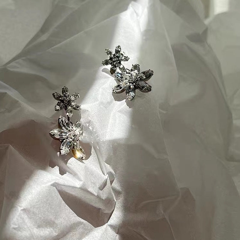 High-grade Luxury Diamond-embedded Flower Earrings