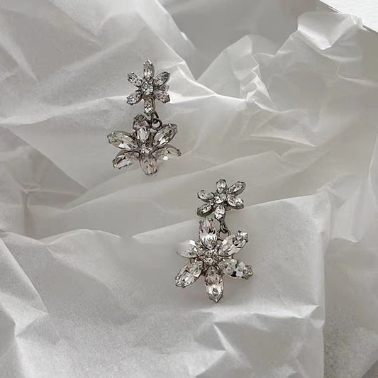 High-grade Luxury Diamond-embedded Flower Earrings