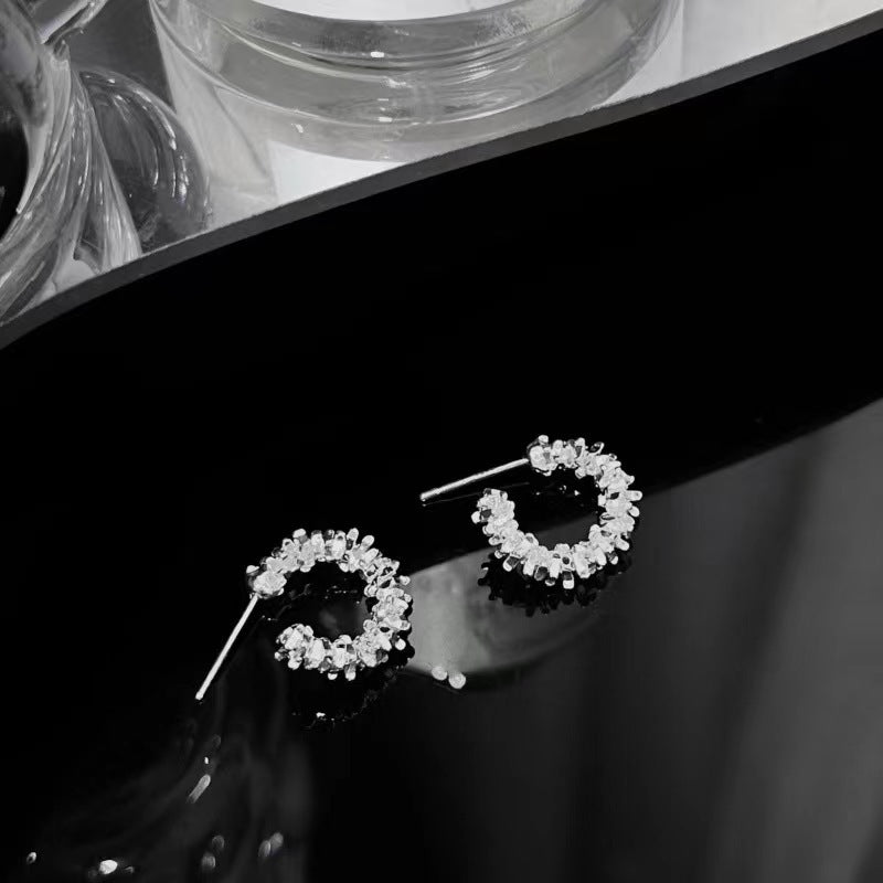 Small And Exquisite Small Pieces Of Silver Earrings For Women