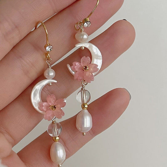 Women's Natural Shell Pearl Moon Earrings