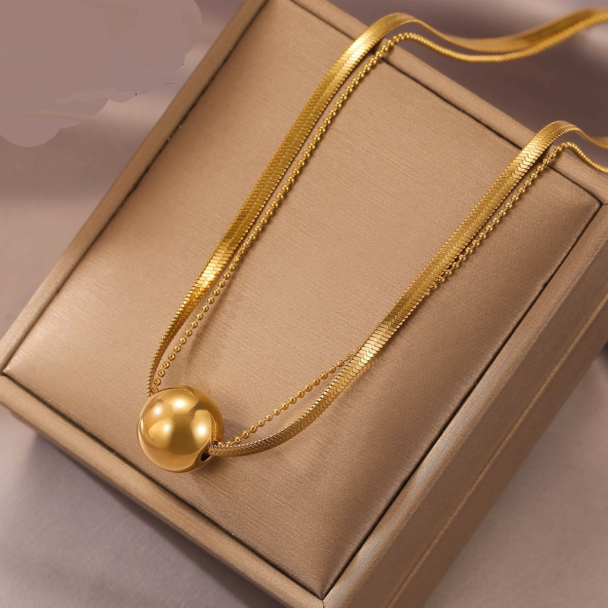 Golden Temperament And High-end Clavicle Chain