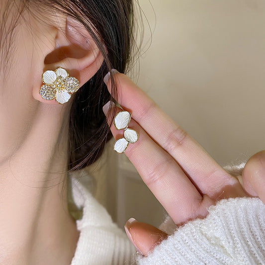 Niche Design Premium Temperament Entry Lux Asymmetric Flower Earrings