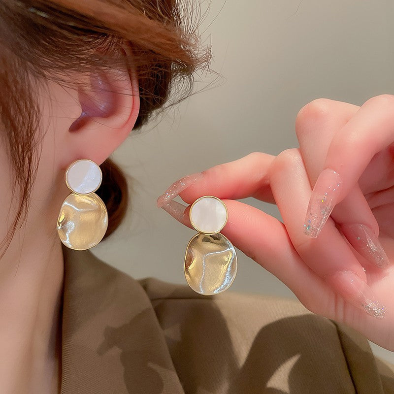 Women's Golden Pleated Circle White Shell Pearl Ear Studs