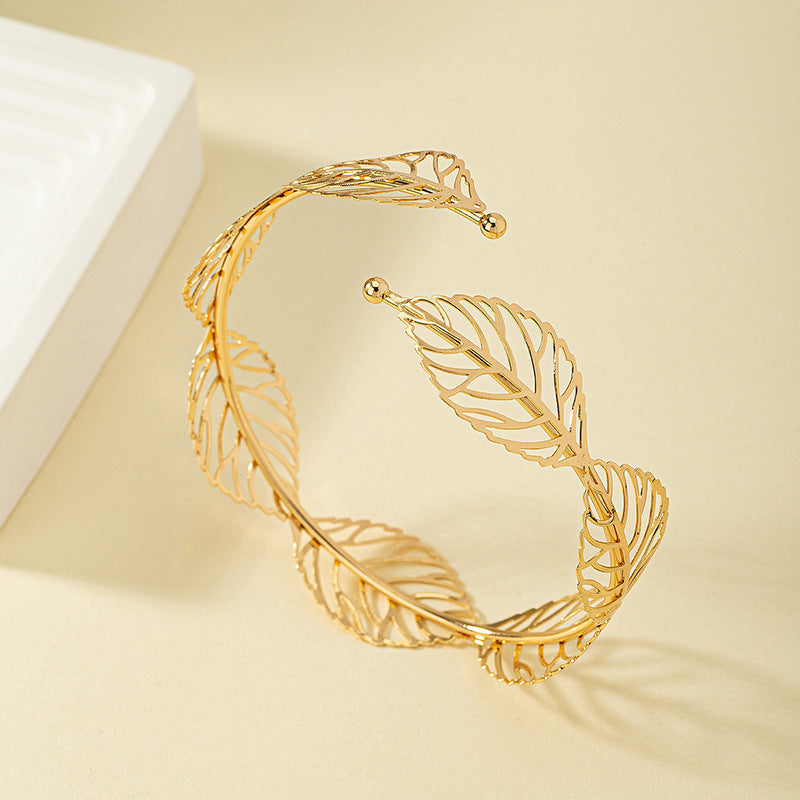 Women's Fashion Metal Eye-catching Hollow Leaf Bracelet