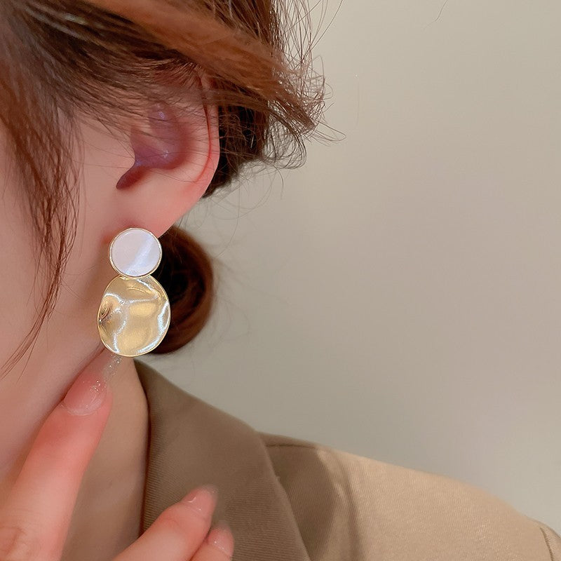 Women's Golden Pleated Circle White Shell Pearl Ear Studs