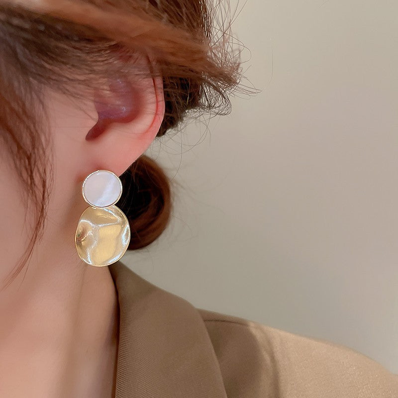 Women's Golden Pleated Circle White Shell Pearl Ear Studs