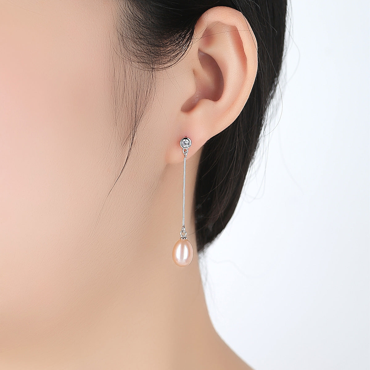 Women's Fashion Temperament Long Pearl Earrings