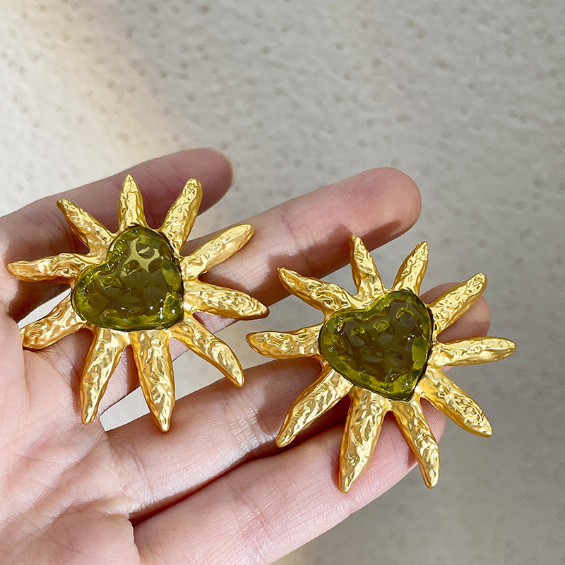 French Retro Green Heart-shaped Sun Mid-ancient Earrings