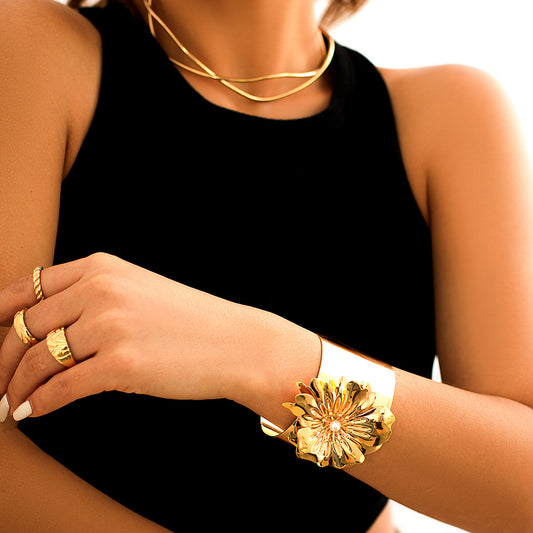 Fashion Metal High-grade Flower Bracelet For Women