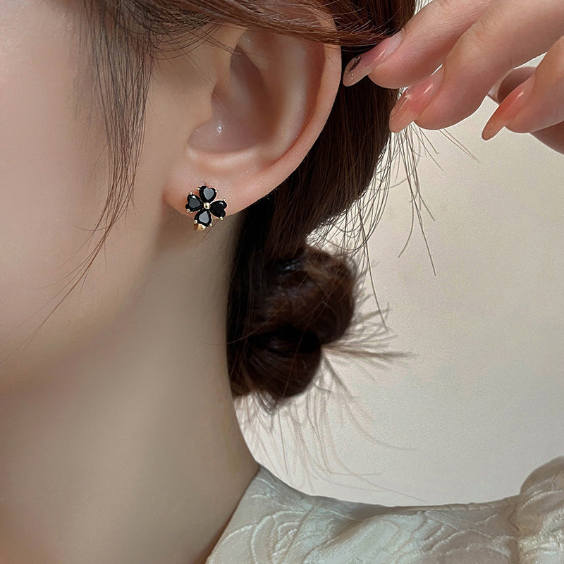 Niche Temperament Black Four-leaf Flower Ear Studs Earrings Female