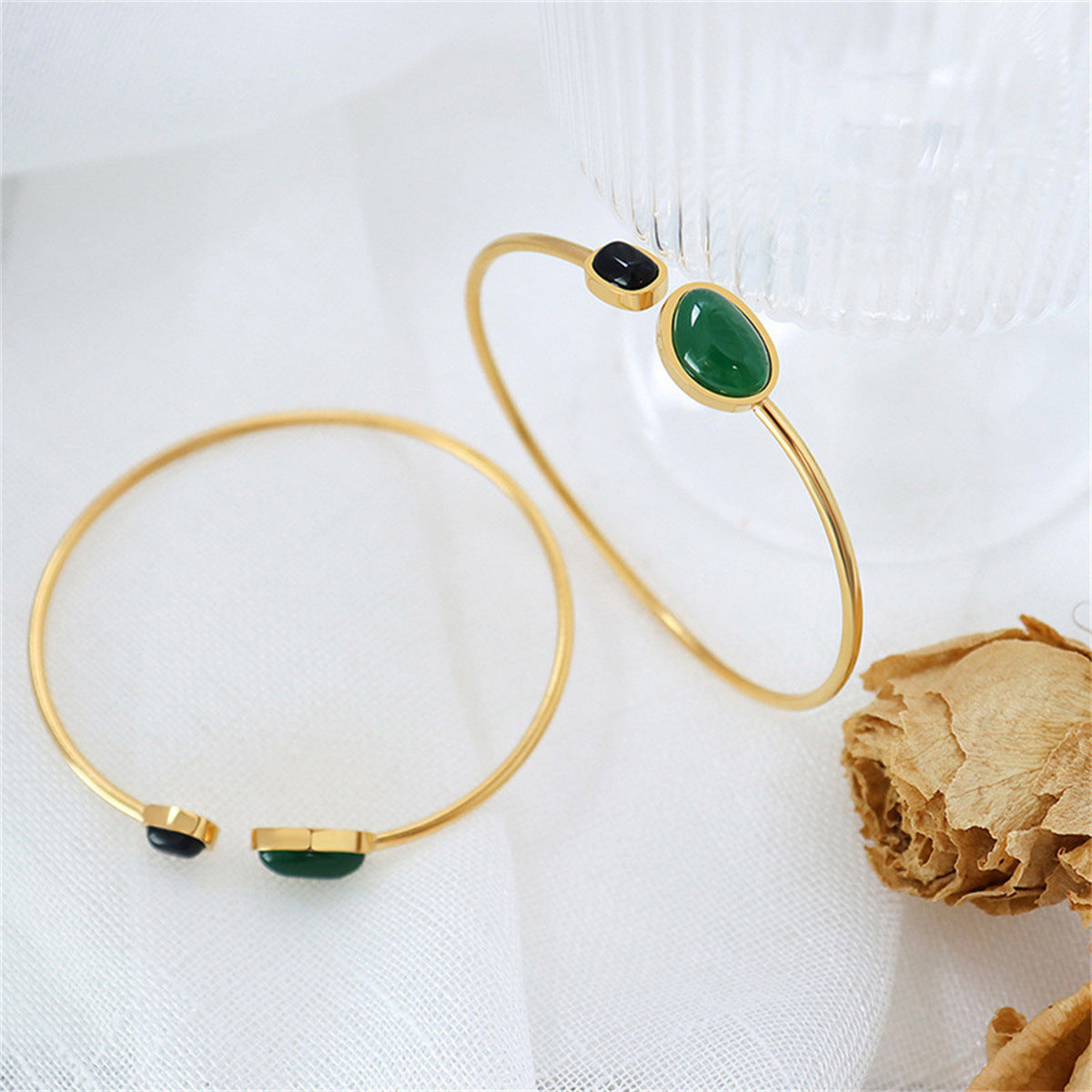 Simple Gold Alloy Inlaid Green Irregular Resin Open-end Bangle Bracelet